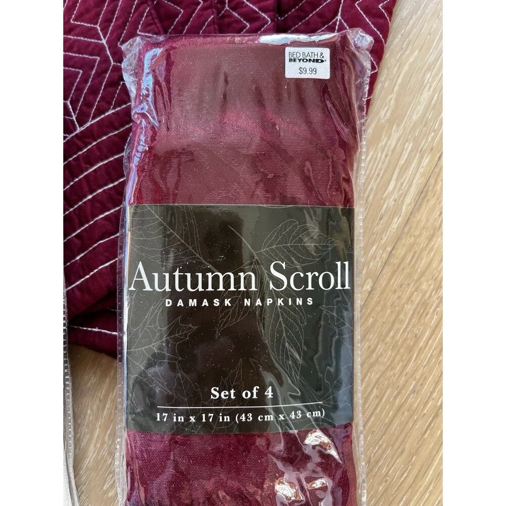 Town & Country Living Autumn Scroll 8 Napkins Burgundy White 4 Placemats NWT